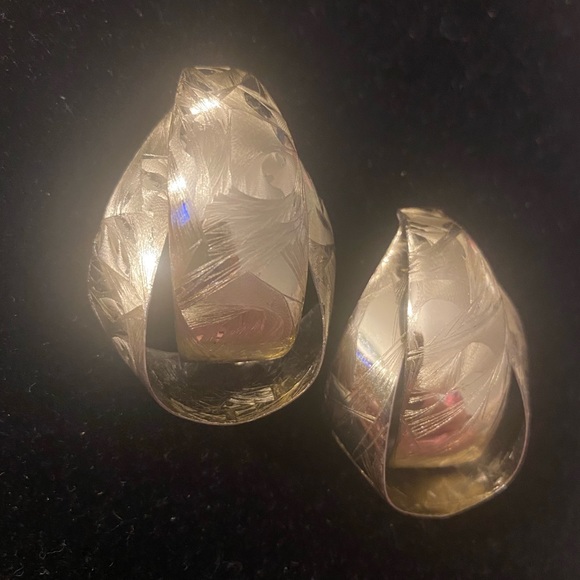 Free w/ bundle purchase Vintage Etched Silver tone Earrings - Picture 8 of 10